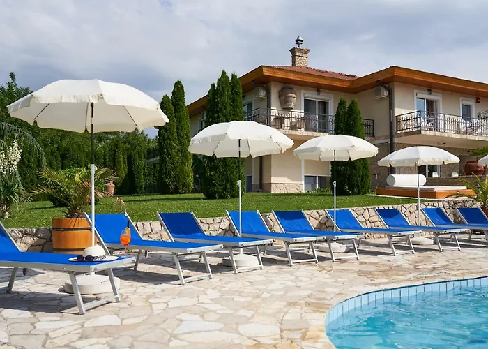 巴拉顿湖别墅酒店 3*