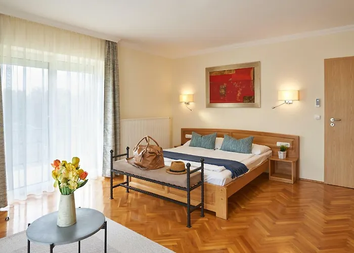 巴拉顿湖别墅酒店 3*